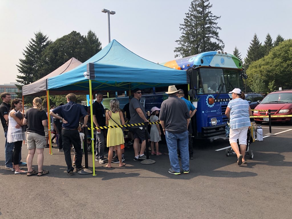 carrie_kunert's tweet image. Wonderful community event today with @BSDFutureBus and @gdouglasbundy sharing our love for innovation and learning with families of @LamResearch in Oregon. ❤️ #bsdfutureready