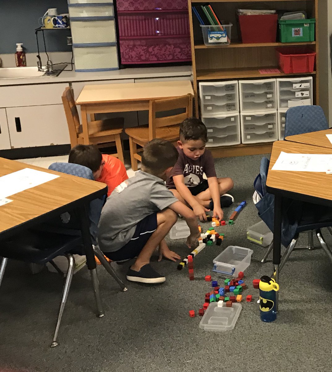 MrsLauKinder's tweet photo. Kinder Ward Stars exploring math!! @WardStarsCCISD https://t.co/1PPtw6hBmN