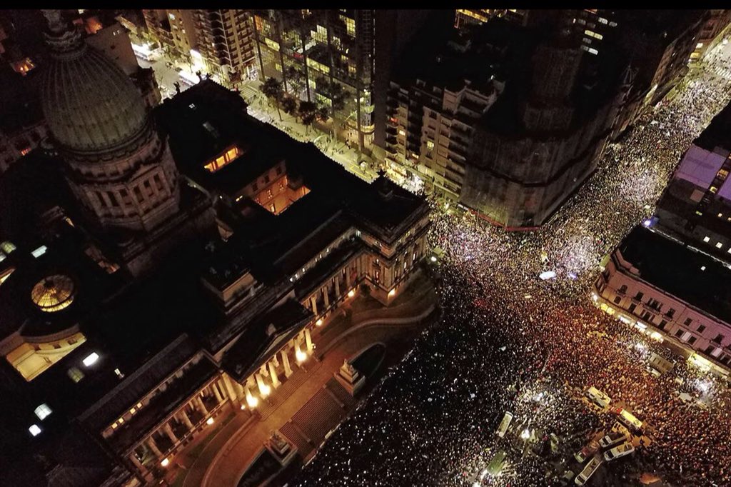 Nienpe's tweet photo. @lazaromanu Otra vez me equivoqué y fui a otra marcha ? Que lo tiró, Branca, yo estuve en una MULTITUDINARIA. 
#21APresente https://t.co/w9essFbLHW