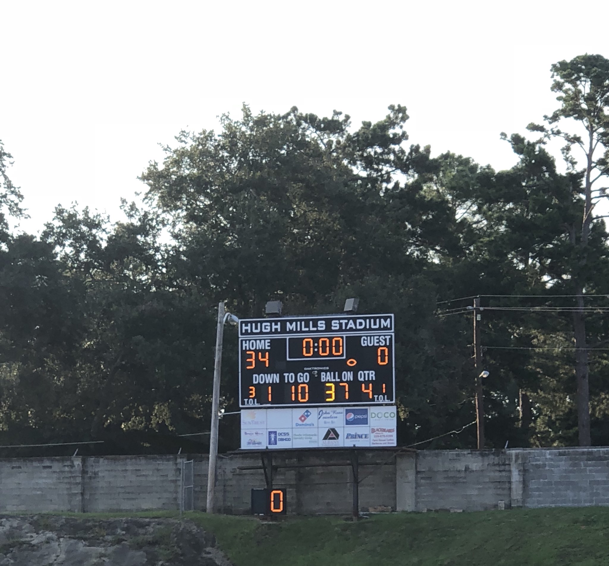 1 pic. 1st Game as a Coach/DC and got my 1st Win to go alone with it. Ma Dukes and Lil sis surprised me and showed up to the game and I had no clue they was gone make the trip. As you can see My D put up a big Goose Egg on the score board. #34-0 #IndiansOnTop https://t.co/V6npNHr442