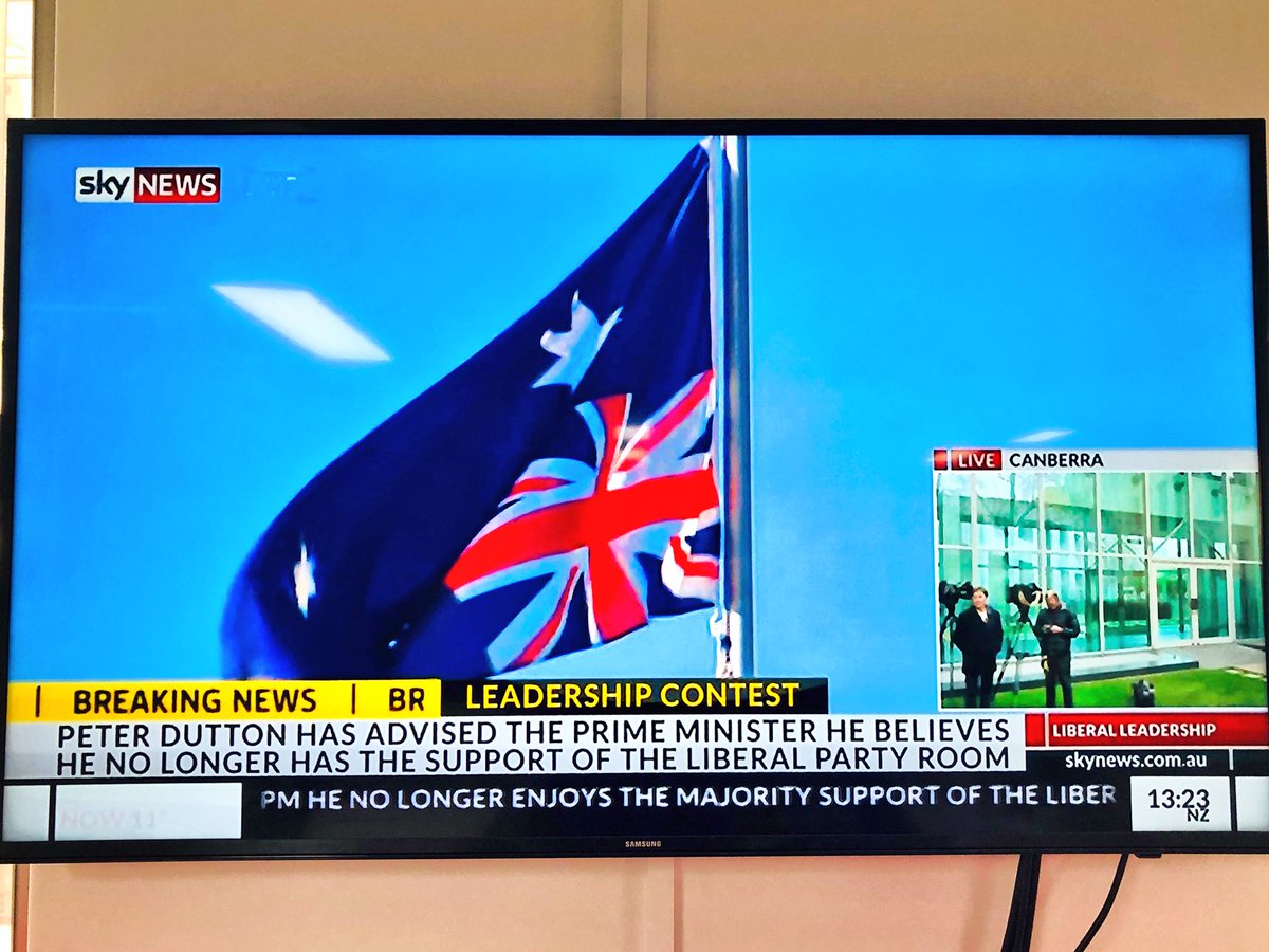 simoncrerar's tweet image. Flying the flag upside down is an officially recognised international symbol of distress 🇦🇺🙃