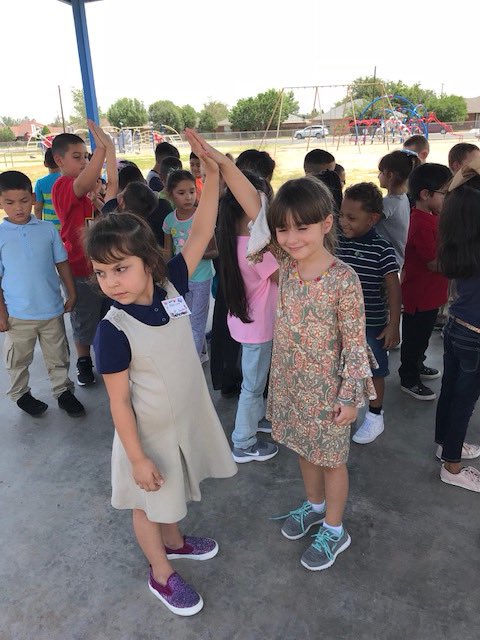 ZavalaElem's tweet image. First Grade Teambuilding #zavalarocks  #ECISD #gettingtoknoweachother