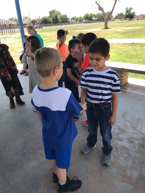 ZavalaElem's tweet image. First Grade Teambuilding #zavalarocks  #ECISD #gettingtoknoweachother
