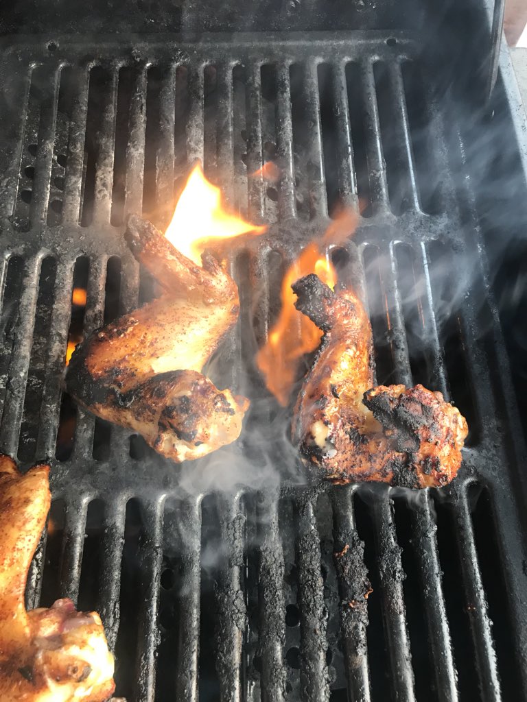 jfranz88's tweet photo. UPDATE: The #ChickenFire is displaying extreme fire behavior #mtfire https://t.co/zIfADjdbt5