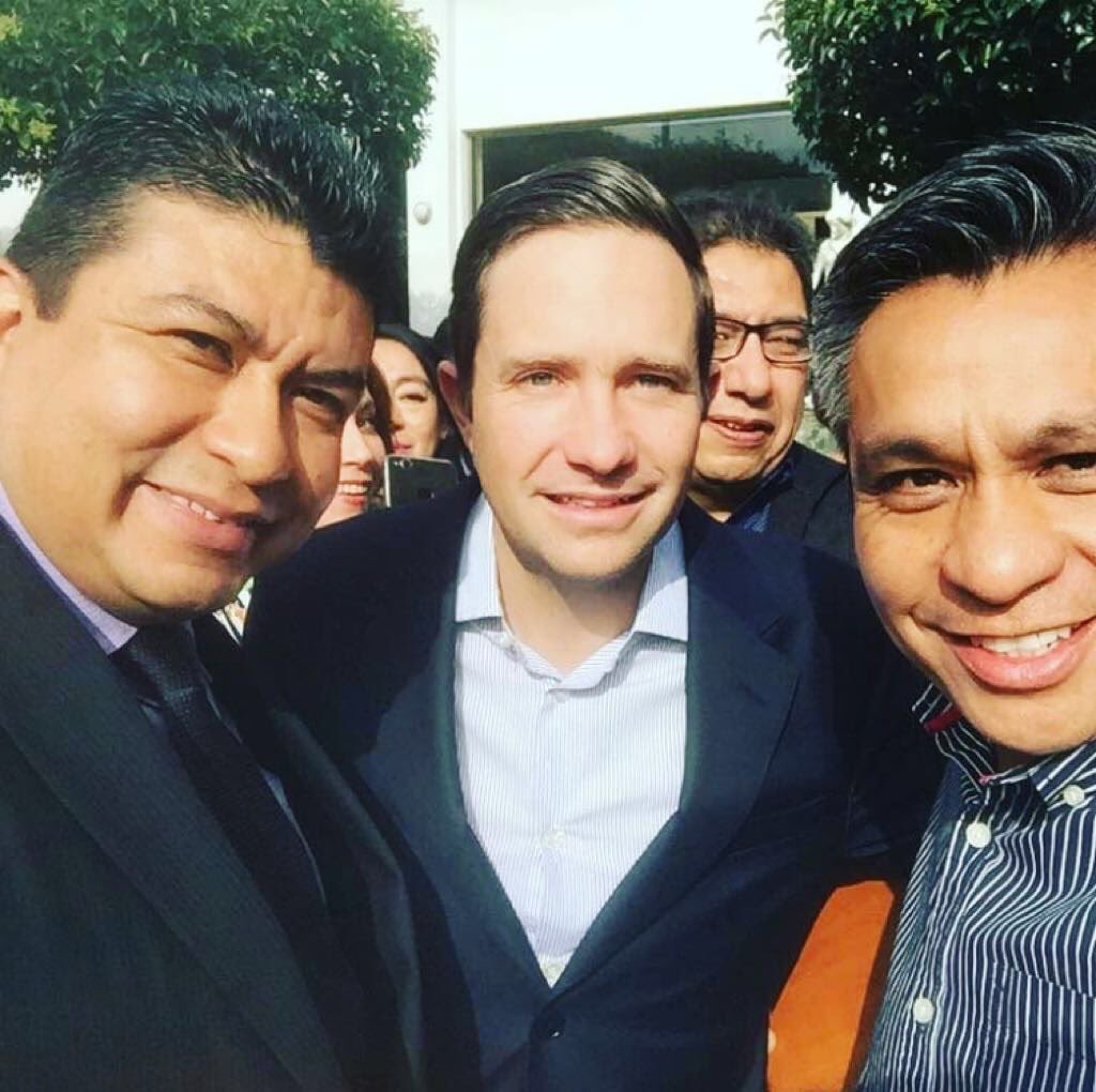 CARLOSLGUERRERO's tweet photo. Sin su magia tras la lente, sin su entrega y pasión tras cada evento, nada sin ustedes sería posible. 

¡Muchas felicidades @MarioMasce y @LeWarre ! Qué grato ser su amigo. 

20 años de trayectoria en @Azteca. https://t.co/QhCiaPKhM5