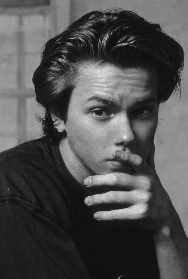 Happy birthday river phoenix <3 