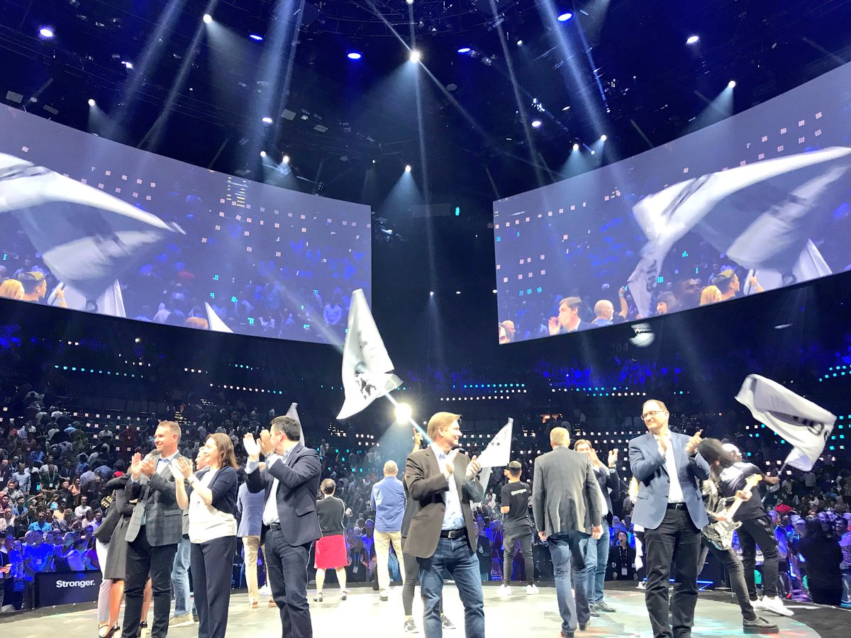 Karen Walker tweet media