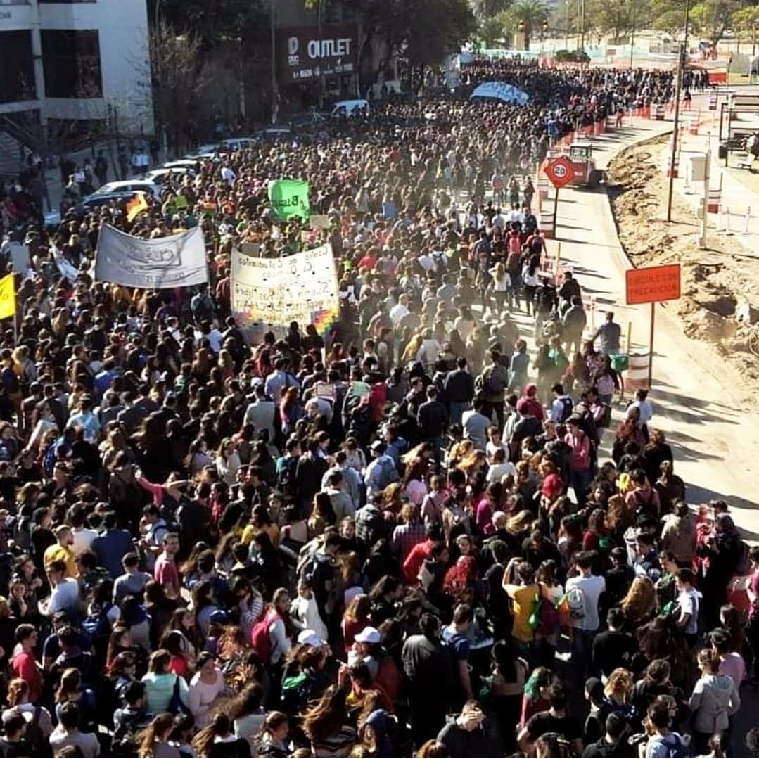SamirMohuanna's tweet photo. La movilización más importante de la UNC en su historia y en los medios nacionales solo hay corrupción, accidentes de tránsito e inflación... 
La educación tiene que ser una política de estado! https://t.co/t6ASwIUTWN