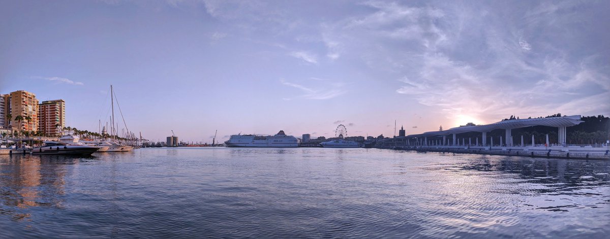 Atardecer en el puerto de Málaga