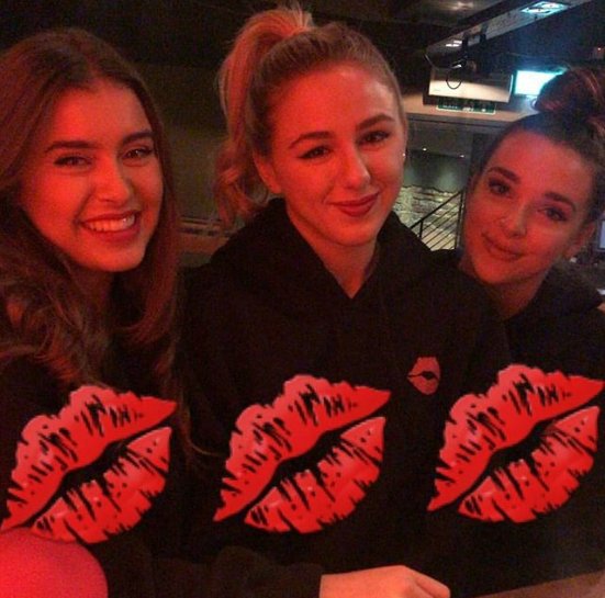 AllieD15688's tweet photo. @ChloeLukasiak @Kk_Vertes @KalaniHilliker sending lots of love to their fans #IrreplaceablesTour Glascow https://t.co/CqfK5IjtwX