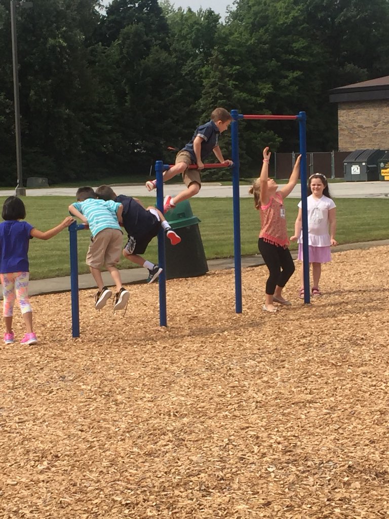 When you practice the SAFE procedures at the playground, it’s like getting an extra recess 💁🏻‍♀️ These friends play so well together!
