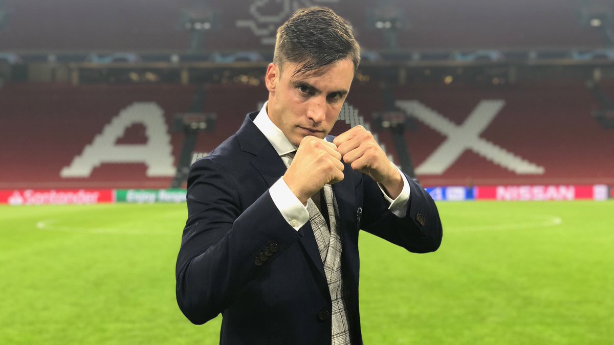 Dance like a butterfly... 🦋
Sting like Nico! 👊

#UCL #ajadyn