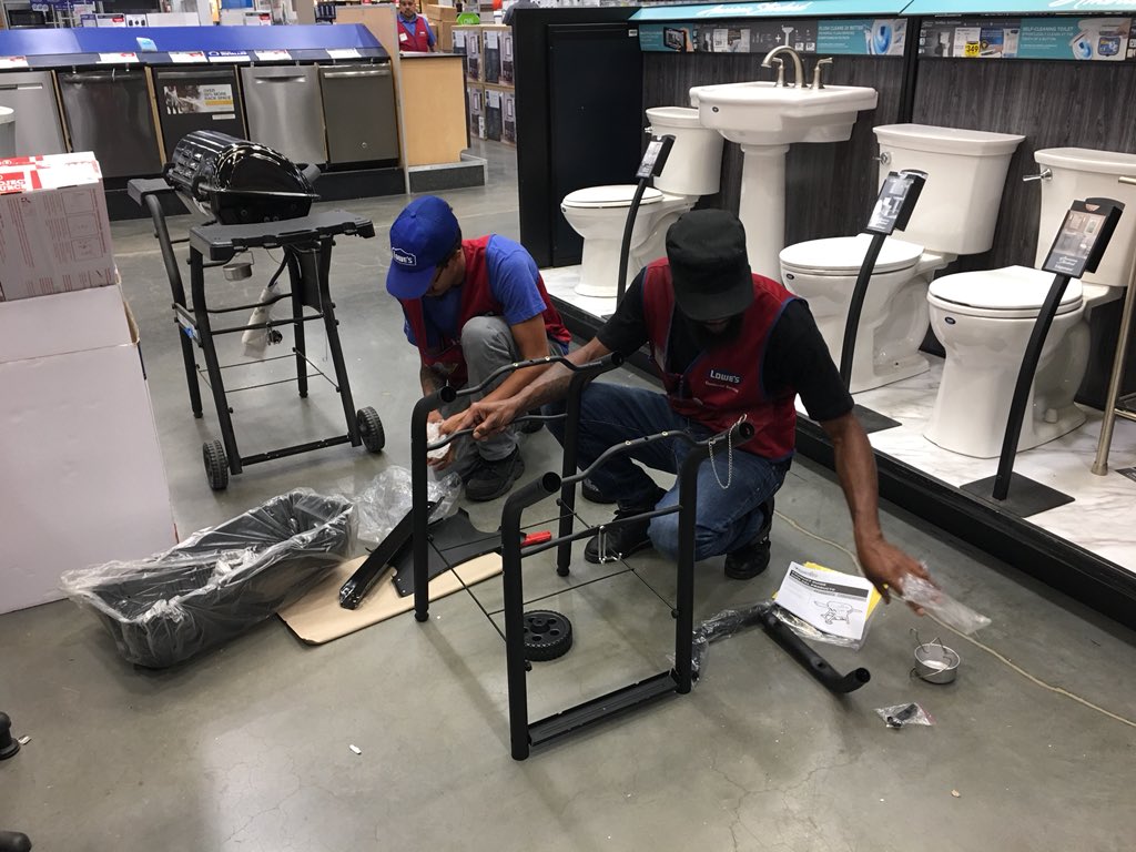 LiliZam22's tweet photo. #Insidegarden &amp; #Plumbing working together to get an elderly couple a new grill built in under 30 min!!! #thankyou Jose and Sunjy for always putting our customers first #wehavethebestemployees #teamwork #lowes1942 #lovemyteam #myloweslife @BSancilio @GreggFreyer @AB_Market1217 https://t.co/PS8QT9Mdxi