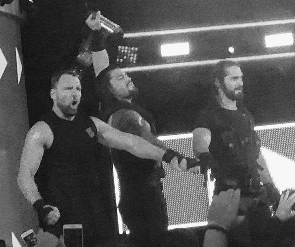 Loved_AEW's tweet photo. Diese Woche ist einfach für mich als Dean/The Shield Fan perfekt😄😄🙌🙌
Ja ich weiss nur für Roman !
Ja ich weiss es hilft Dean/Seth nichts !
Aber das The Shield Herz flippt aus 😄💕
#maxxwwe
#DeanAmbrose ❤#SethRollins💕#RomanReings #Ambrollins #TheShieldisBack https://t.co/cZHsdmVQ36