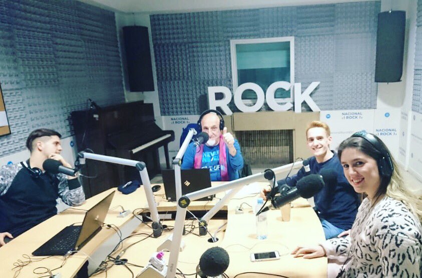 blupopoficial's tweet photo. Gracias @AcostashowJuan por recibirnos en tu programa @PolemicaRock 
Gran noche de Rock Nacional al estilo #blupop @NacionalRock937 🎶 https://t.co/vQaAZJFuhc