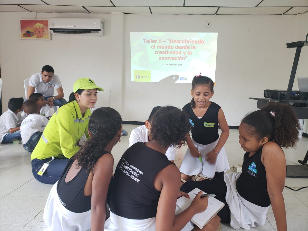 ideifactory's tweet photo. Iniciamos la ruta de creatividad e innovación con niños del municipio de Arroyohondo, en el marco de la iniciativa "Jugar y crear, crear y aprender" 💡 Lo hacemos posible gracias a @Cementos_Argos y @fundmamonal https://t.co/BdJKH484YL