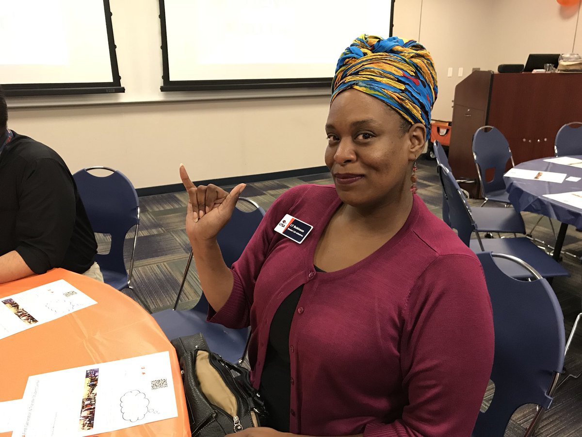 UTSA's tweet image. Hey #UTSAFirstGen students 👋! We’re so glad you’re here. #UTSA #UTSARRDays #UTSA22