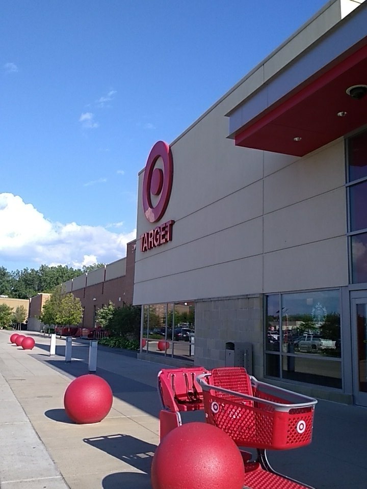 jenn1118_'s tweet image. Picking up last minute items for my crazy weekend! Go to Dollar Store or go to Target?? Wait do I really need to think about this? #ByeByePaycheck