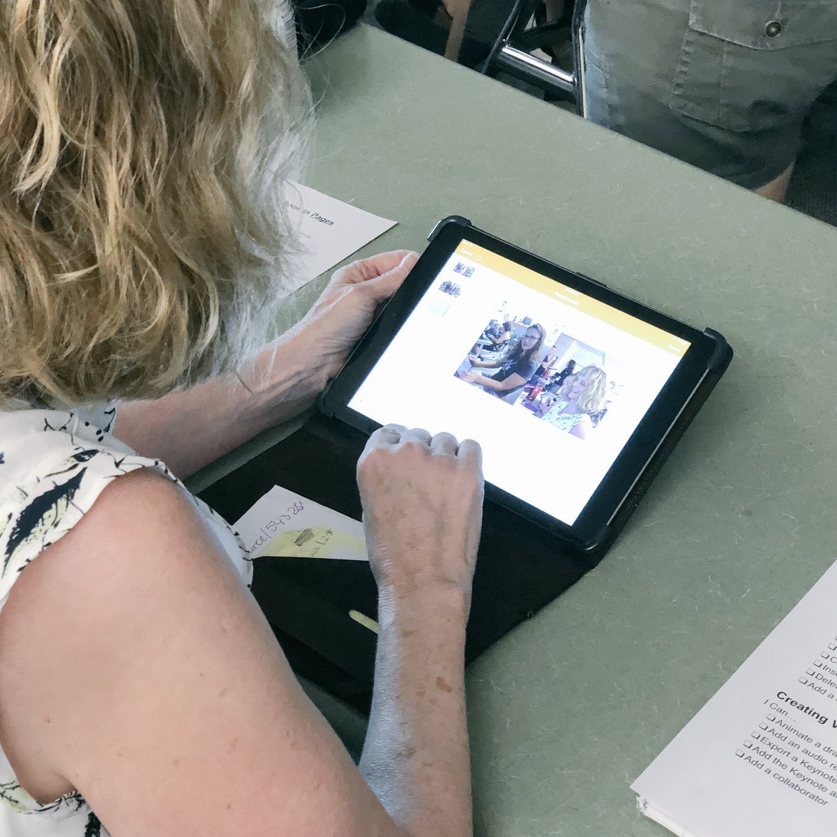 hornbackmd's tweet image. Teachers taking @apple’s iOS Pages to a completely new level. eBooks! Playing. Creating. Learning. Students just you wait what your #vpsamazing teachers have in store! #weLearnVPS