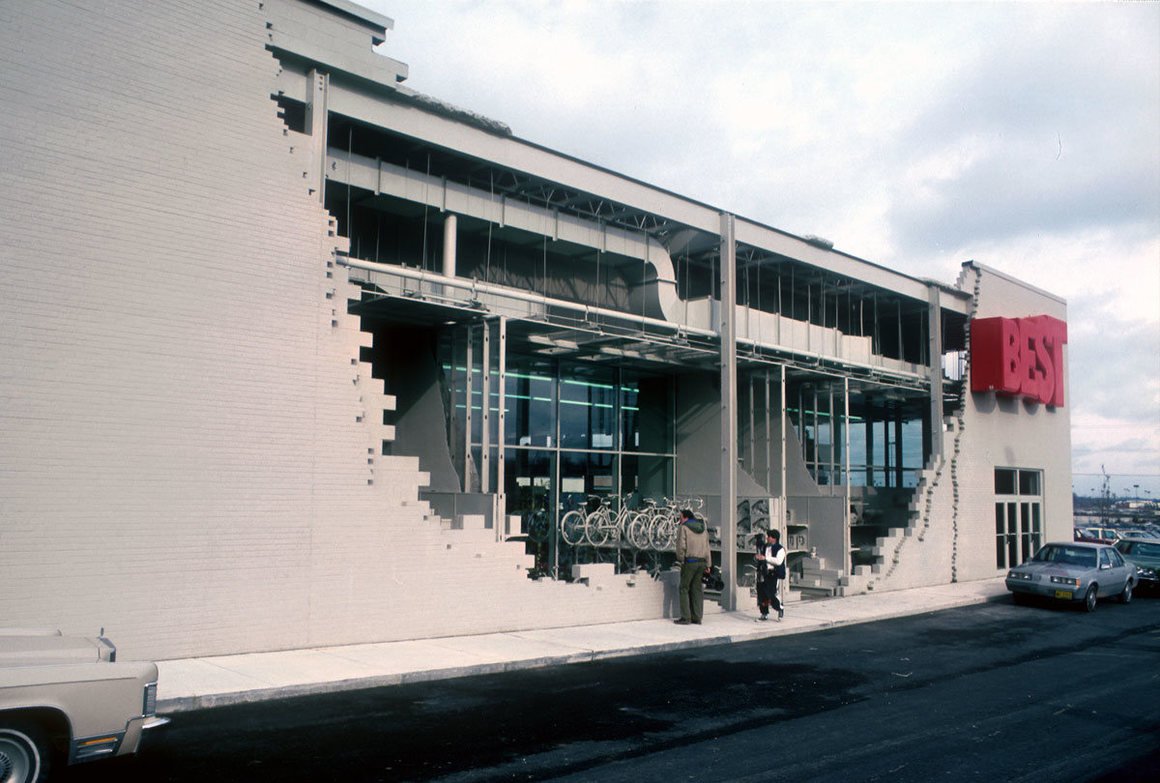 We didn't deserve the awesomeness of these 1970s suburban chain store designs, denounced at the time as “an affront to human dignity." atlasobscura.com/articles/best-…