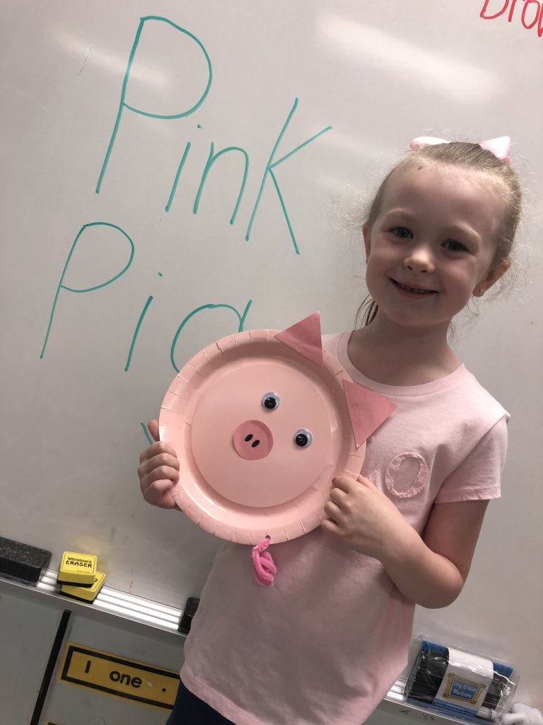 Ponypalsteacher's tweet photo. Pink pals working on reading, writing and creating! #read #write #pink #craft #learn #Kindergarten #fun https://t.co/xVJfz1Hr36