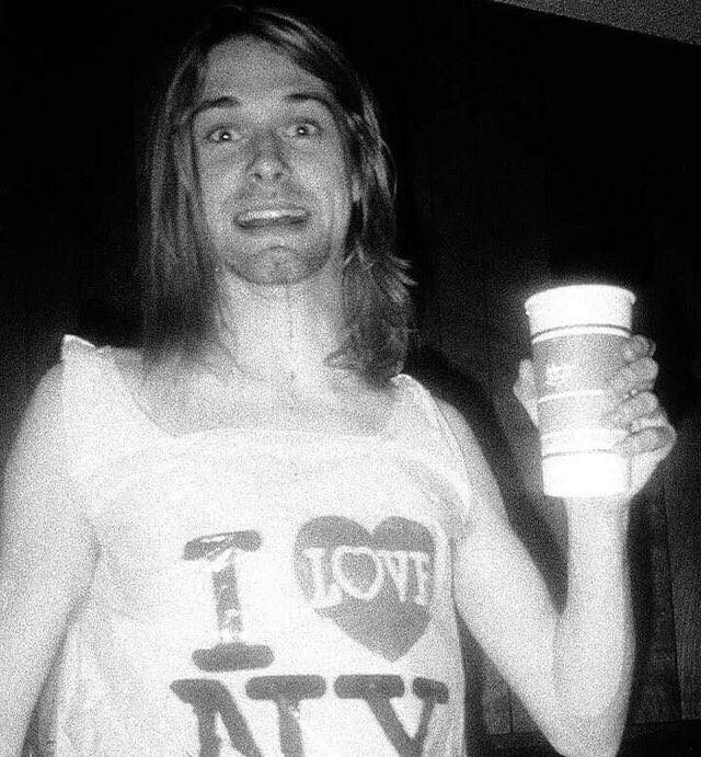 KurtPictures's tweet photo. #KurtCobain #90s #Nirvana https://t.co/oEgF1S0y0V