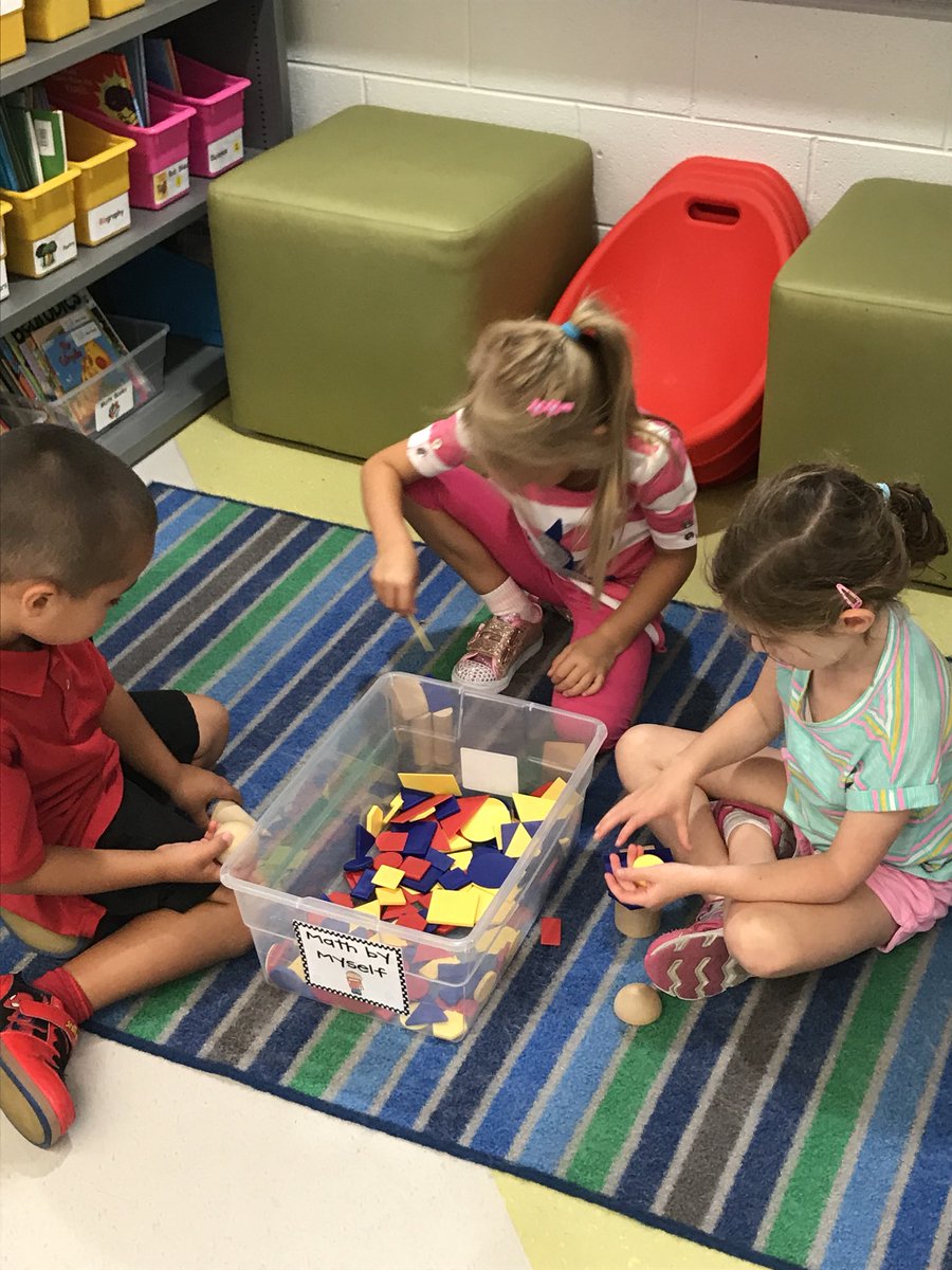 crawfordkinder's tweet photo. Exploring math tools like mathematicians! #NB28firstday https://t.co/hz1kgiX1Dn