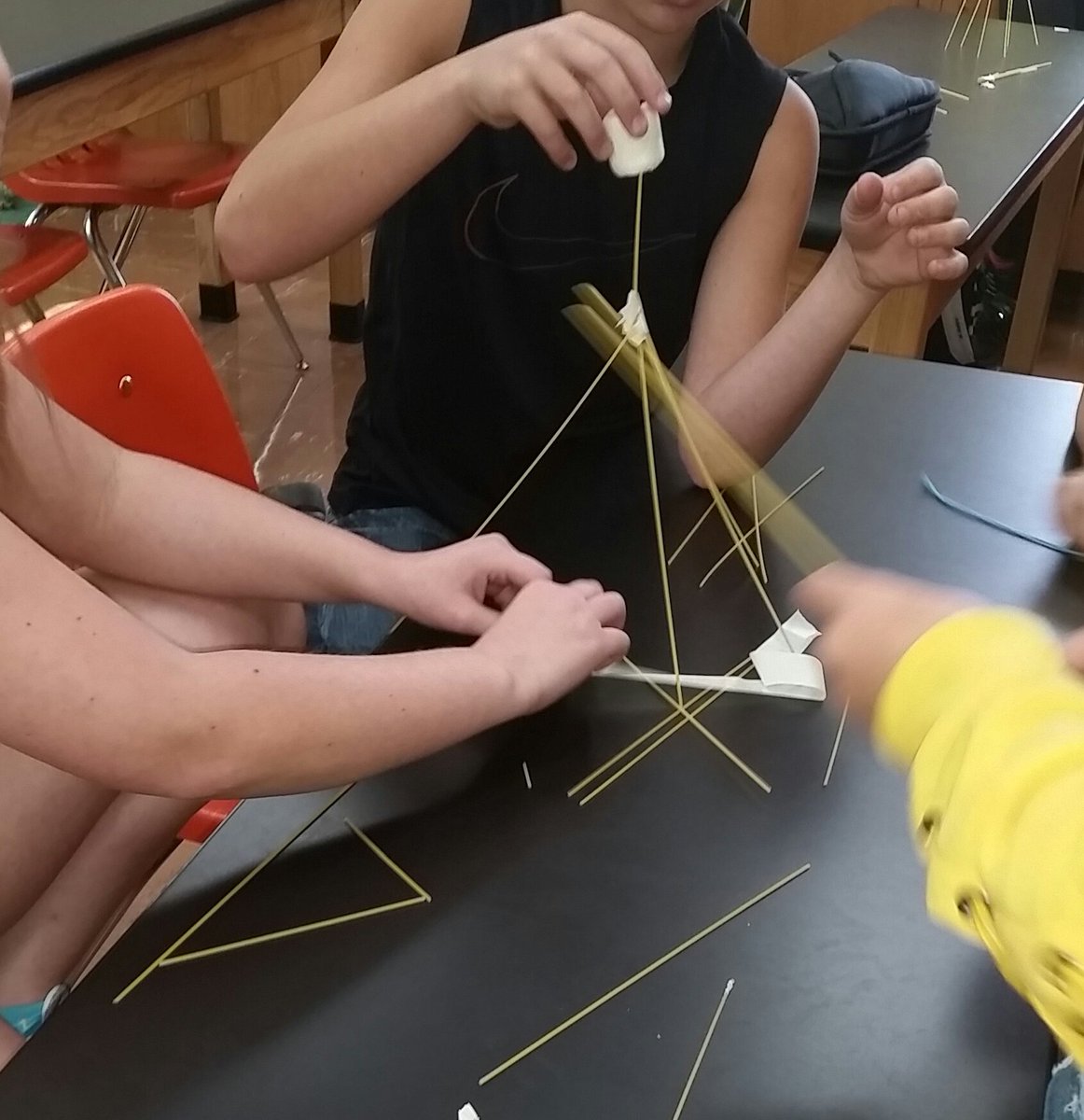 mrsgreenscience's tweet photo. The Marshmallow Challenge is a great way to get to know my Advisory kids. They only had 10 minutes to brainstorm, build, and redesign. Quite impressed with how well they worked together and their end results. #unionrxi #umswildcats #sciencematters #middleschoolmatters https://t.co/nuwUrExrde