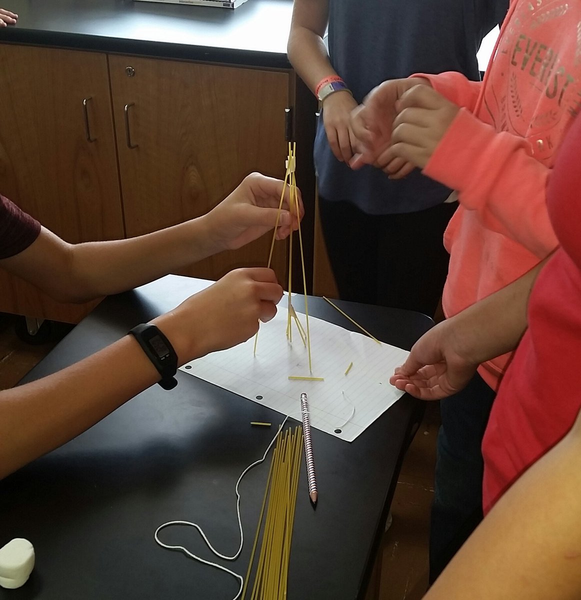 mrsgreenscience's tweet photo. The Marshmallow Challenge is a great way to get to know my Advisory kids. They only had 10 minutes to brainstorm, build, and redesign. Quite impressed with how well they worked together and their end results. #unionrxi #umswildcats #sciencematters #middleschoolmatters https://t.co/nuwUrExrde