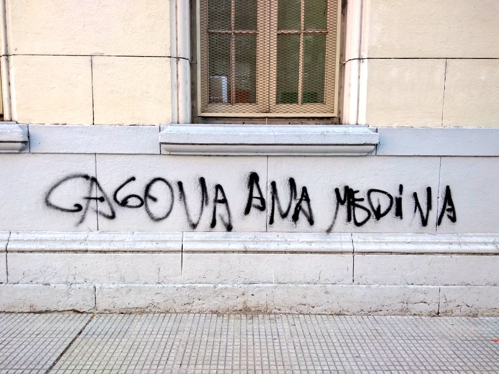 iacovberstein's tweet photo. - Che, viste lo que le hicieron a Ana Medina?
+ No la conozco, quien es?

- https://t.co/sDuWEBGyDi