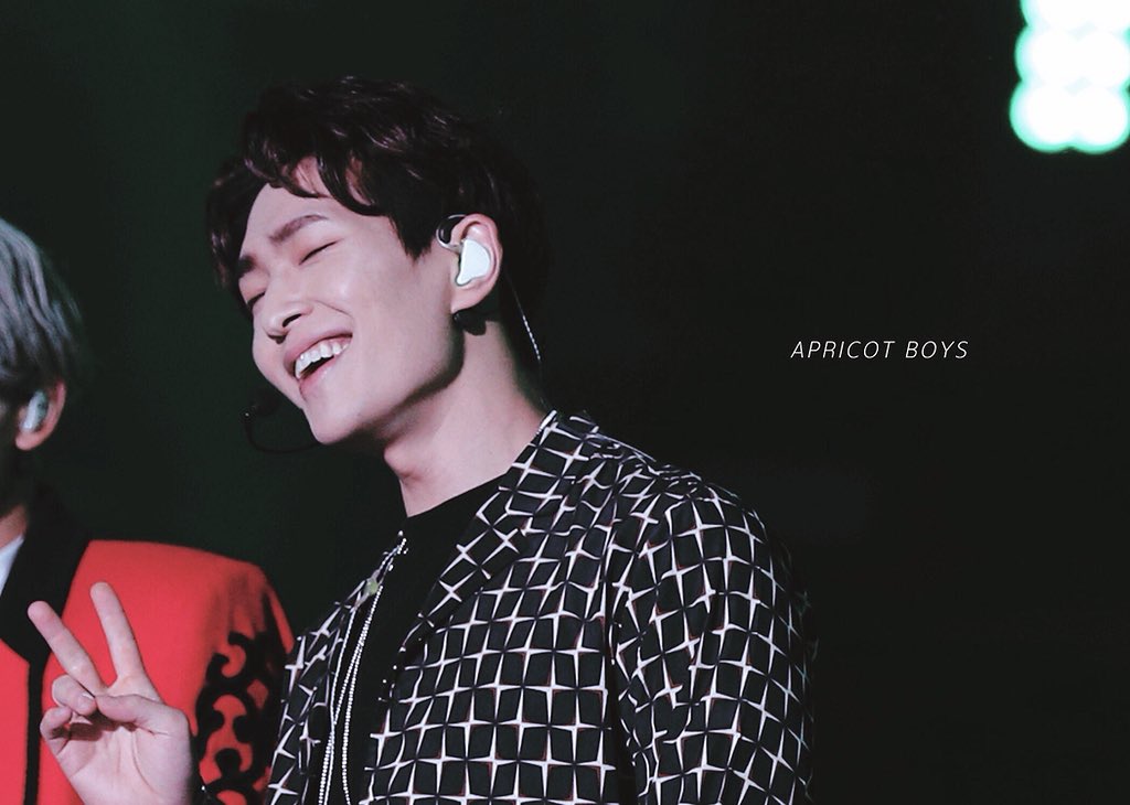 nd_medhat's tweet photo. #OnewTime I MISS HIM A LOT 😭😭😭😭😭💕💕💕💕💕💕 #ONEW #SHINee https://t.co/CRuZe0DGsF