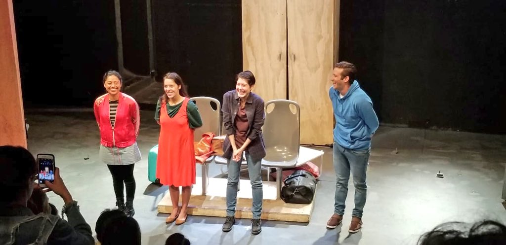 alasbutacas's tweet photo. Ayer hicimos #PresenciaTeateomaníaca en la penúltima función de esta cortísima temporada en #RotterdamMx de @LaChinchillaMx
Antes de que se vaya #ALaMierda el @ForoShakespeare
¡Vayan a #VivirElTeatro la próxima semana! https://t.co/zYBoMkC8bA