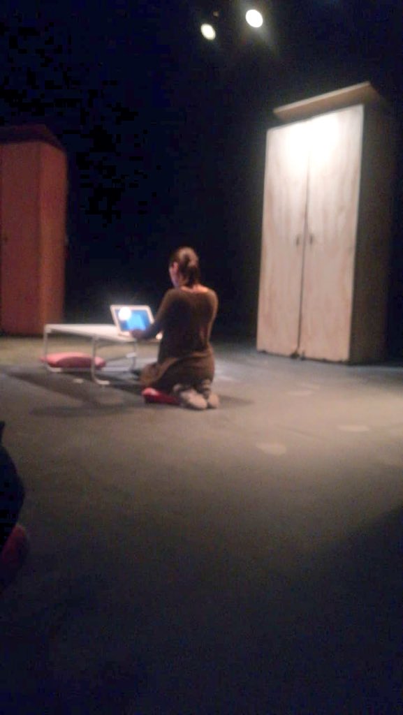 alasbutacas's tweet photo. Ayer hicimos #PresenciaTeateomaníaca en la penúltima función de esta cortísima temporada en #RotterdamMx de @LaChinchillaMx
Antes de que se vaya #ALaMierda el @ForoShakespeare
¡Vayan a #VivirElTeatro la próxima semana! https://t.co/zYBoMkC8bA