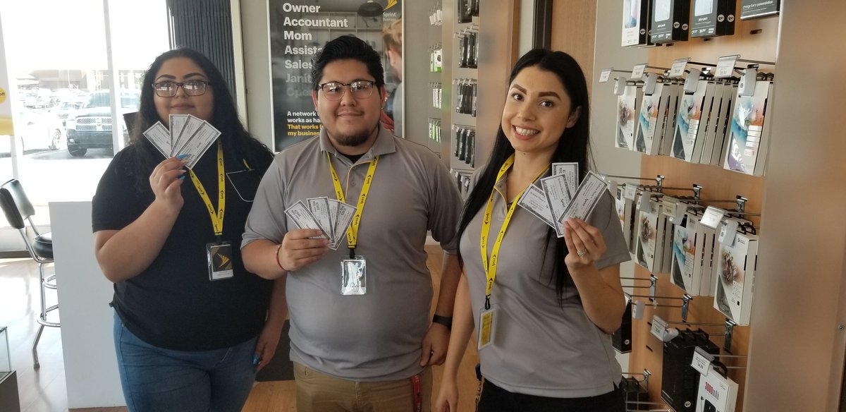 Show me the Money, this weekend with Sprint! Double Referrals and/or up to $100 when you switch to Sprint! @JamesLeeWC <a href="/chadtcurtis/">Chad Curtis</a> <a href="/david_lopez702/">David Lopez</a> #SprintSaturday <a href="/LocalsVegas/">LasVegasLocals</a> <a href="/B10v3/">Brandon Love</a>