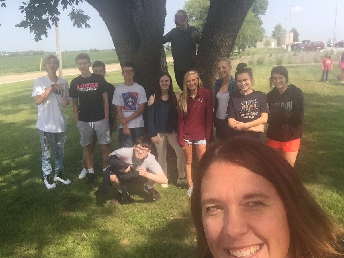 Sra_Ehrke's tweet photo. #firedrill #gr82batrojan 🌳❤️Our Tree ❤️🌳 #Ehrke https://t.co/kXZGKs0iM9