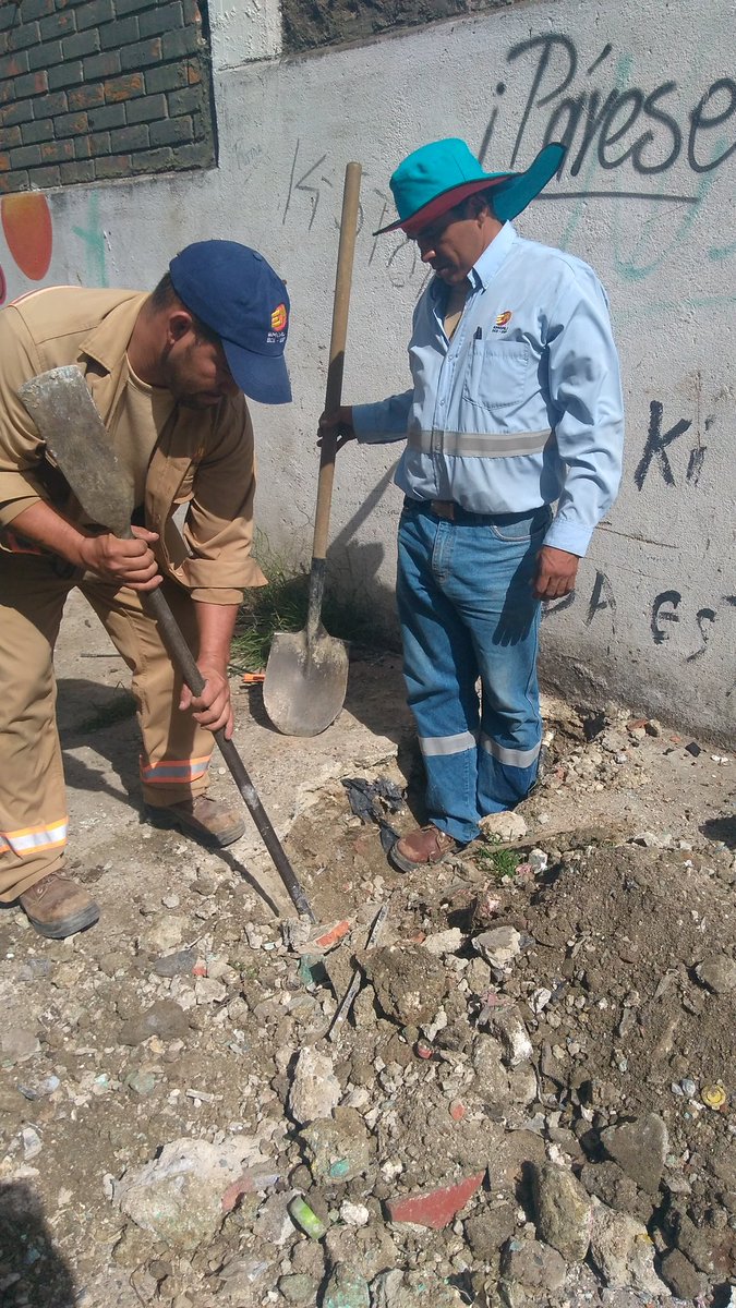 edrucali's tweet photo. De forma permanente @EMCALIoficial acompaña los procesos de entrega de inmuebles y facilita la clausura de servicios públicos y generando la recuperación de cartera para la ciudad #CaliCo de los barrios El Calvario y San Pascual, área de #RenovaciónUrbana #CaliProgresaContigo https://t.co/8S8jSI5F6s