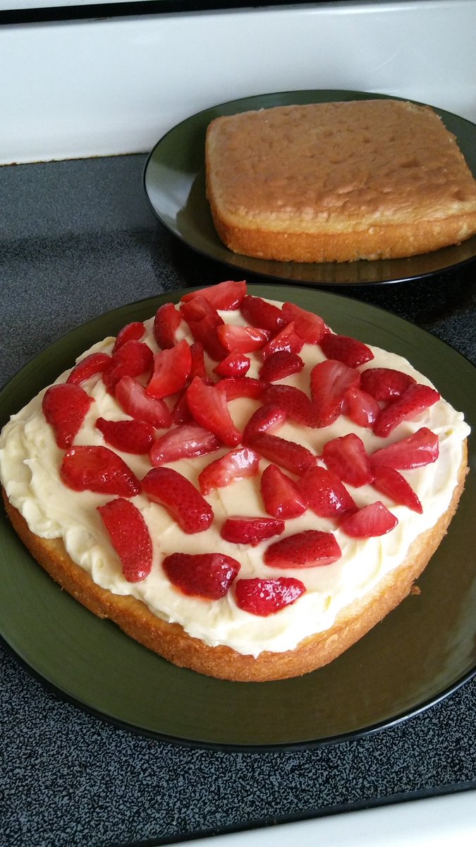 EyeLoveKnots's tweet photo. When you love strawberries like I do, you make an Easy Strawberries and Banana Cream Cake! Recipe is ready on the #EyeLoveKnots blog for ya.

Recipe: https://t.co/tMNWYhwNqt

#easycakerecipe #cakemixrecipe #strawberrycake #strawberryrecipes #strawberriesandbananas https://t.co/X8Rs1bKwgQ