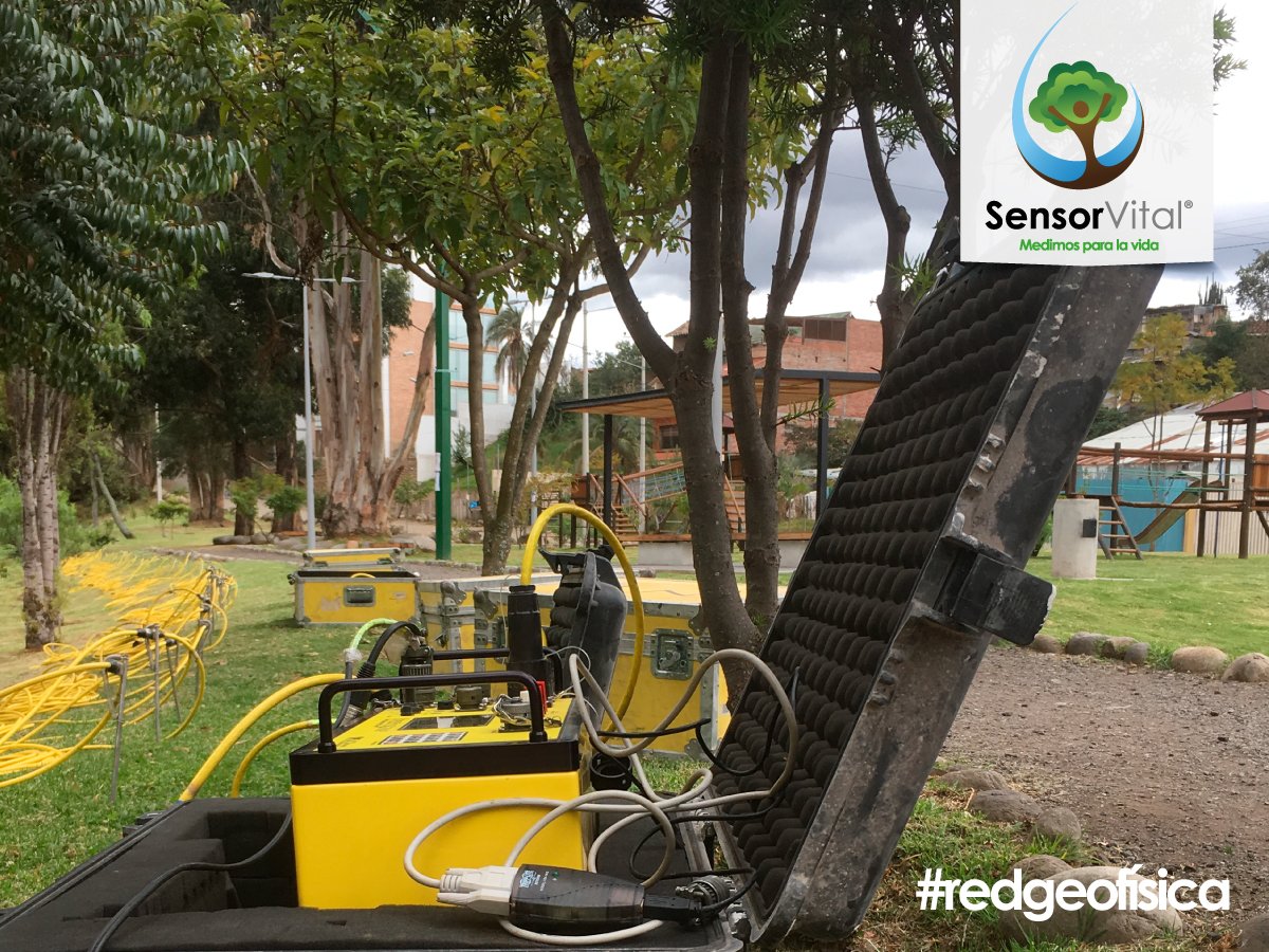 SensorVital's tweet photo. Realizamos un estudio geofísico con el INIGEMM en el Parque El Playón junto al Rio Yanuncay de la ciudad de Cuenca, Ecuador. Y para esta tarea contamos la tecnología del #supersting, ya que es un instrumento de alta potencia y lo suficientemente versátil. https://t.co/gF1bnBeZU4 https://t.co/kCeq4pUwod