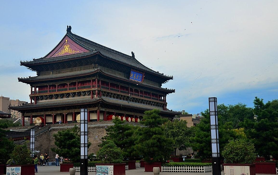 simontourcom's tweet photo. The Drum Tower is located northwest of the Bell Tower of Xi'an, Shaanxi Province. It was initially built in 1380 during the reign of Emperor Hongwu of the Ming Dynasty (1368-1644), and was renovated twice in 1699 and 1740 in the Qing Dynasty (1644-1911). https://t.co/E0eIbn2wS3