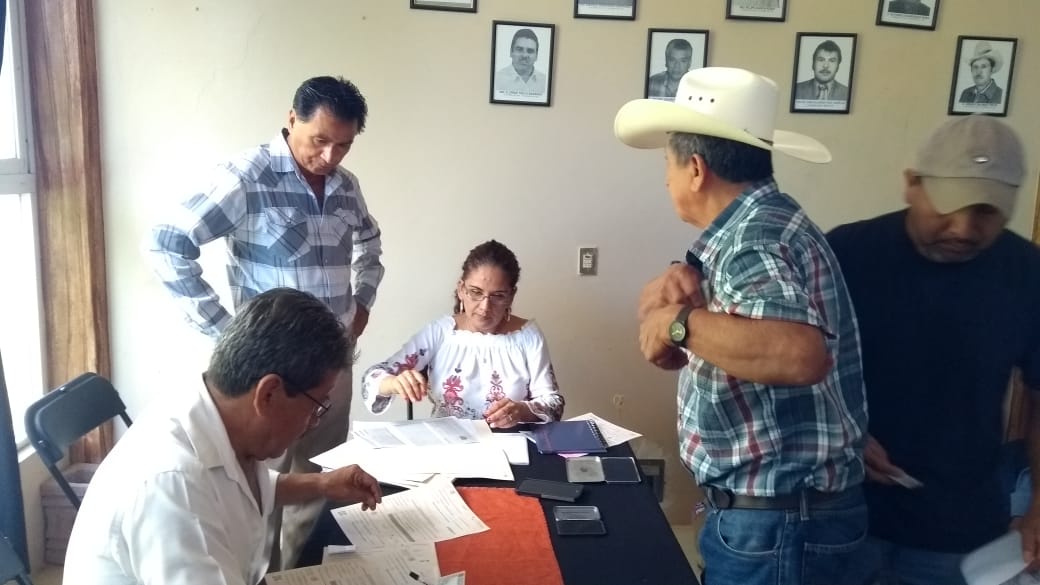 DDR06_HGO's tweet photo. Entrega de vales e incentivos del Programa de Apoyo a Pequeños Productores Componente #PIMAF en el municipio de #Chapulhuacan.
@SagarpaHgo https://t.co/4gyWNXQQod