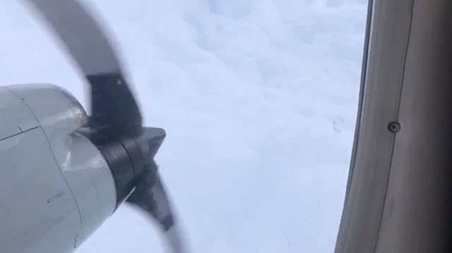 gIobalair's tweet photo. A NOAA Lockheed P-3 Orion entering the eye of a Cat 5 hurricane near Hawaiʻi. (🎥: Twitter/HRD_AOML_NOAA) #hurricanelane #hawaii https://t.co/vBrIbdyv22 https://t.co/qYWeOMPWo6