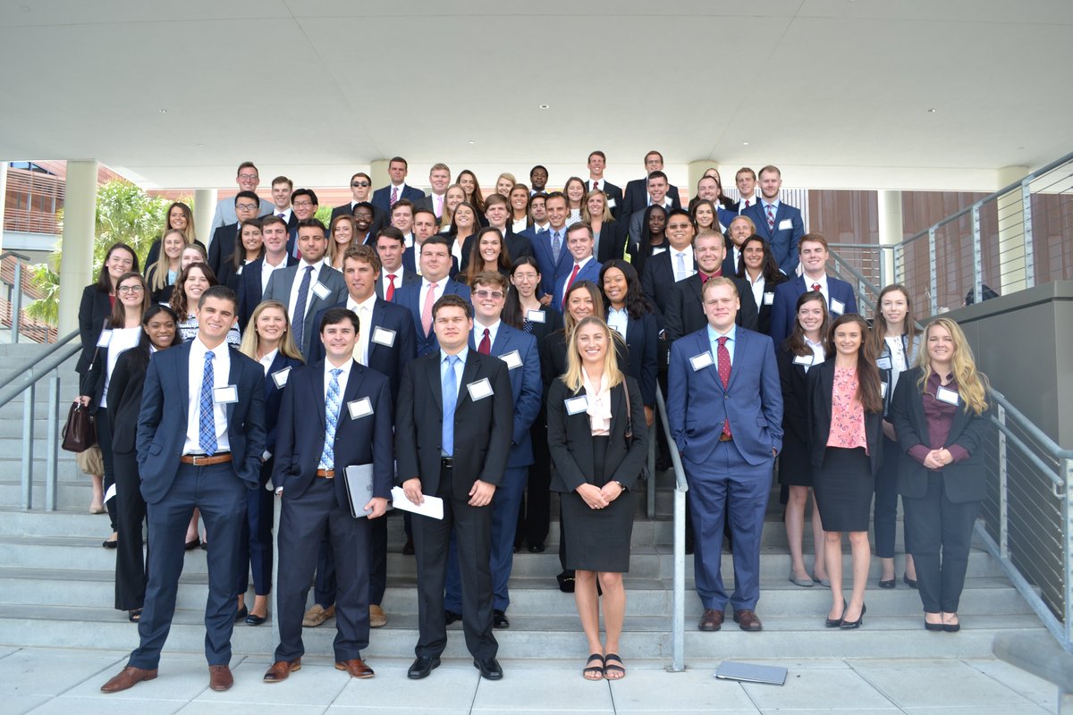 MooreSchool's tweet photo. #MooreSchool continues to welcome more new students. Give a big welcome to our Master of Accountancy class 👋 #MooreMACC https://t.co/Pt77H9Vj6J