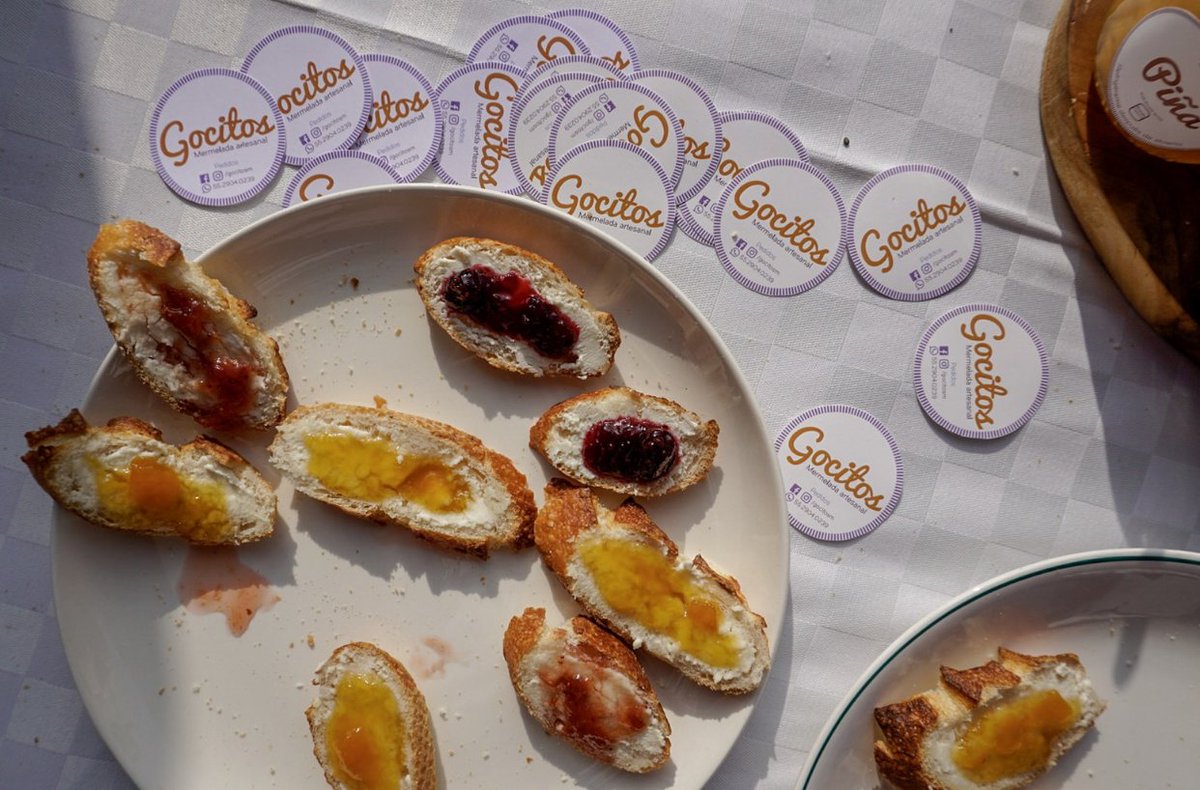 CM_MexicoCity's tweet photo. Es riquísimo empezar el día con un panecito con mermelada de Mermeladas Gocitos, ¿se lo van a perder? No creooooo. ¡Los esperamos el viernes 24/AGO a las 8:30 am en @centro_news.  

Si tú también deseas ser #BreakfastPartner de #CMMX envíanos un DM. 😎#CMCommunity https://t.co/lRkSAJELaY