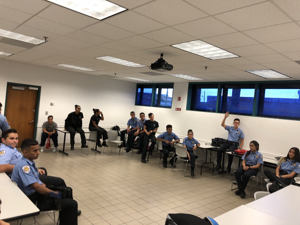 mpdpoliceexplo1's tweet image. Back to our regular meetings 😁‼️ 
.Every Wednesday 
.Location: 2200 West Flagler st 
.Time: 5:15-8:00 
.@MiamiPD 
.@AlbertGuerraMPD 
.@mpdpoliceexplo1