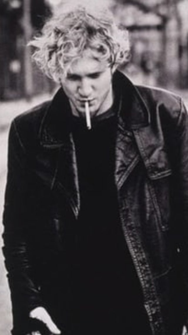 Happy Birthday Layne Staley. One of my favorite singers of all time. 