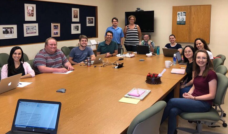 FaciolaLab's tweet photo. Two birthdays in a week calls for a 🎂 and celebration 🎉Happy birthday to Jim and Sarah #FaciolaLab #UFansci @UFCALS @UF_IFAS @UF👊🔝🐊 https://t.co/HOuHBxoCfx