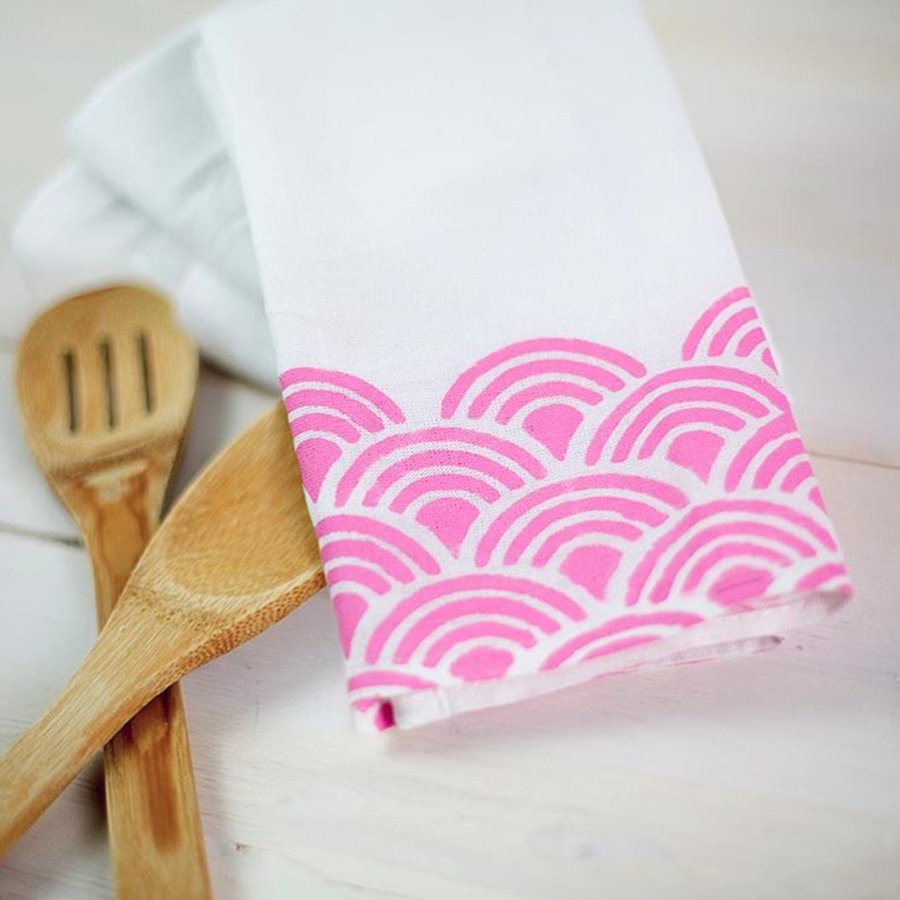 CrafterCuts's tweet photo. Have you ever cut a #stencil with your @silhouetteam? Stenciling is just one of the many ways to take your ordinary #household items and turn them into something totally one of a kind! 💕  #craftercuts https://t.co/1xTnaUp16s