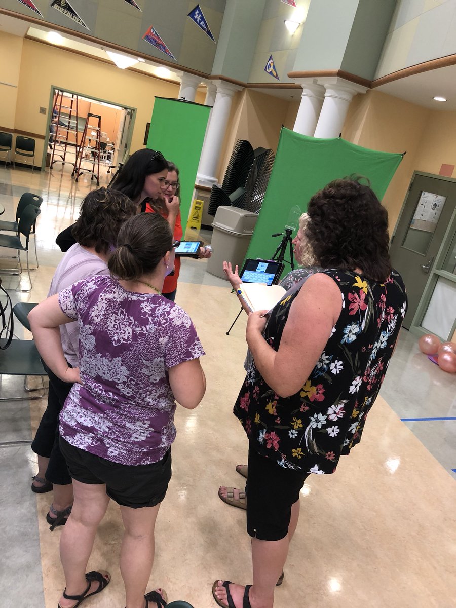 TraciChun's tweet image. Thanks to #futurereadylibs #vpstls helping at #weLearnVPS at the Sphero station!