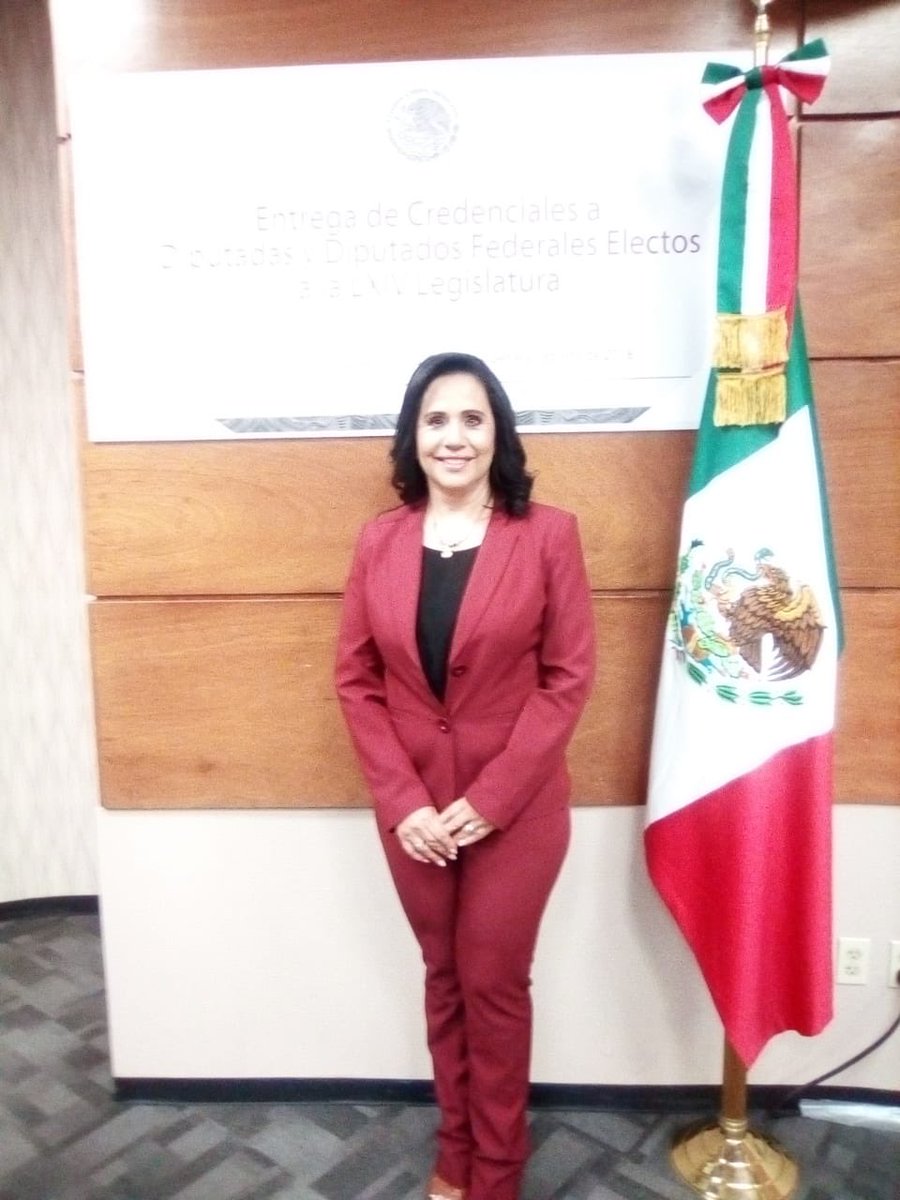 MarthaOliviaMx's tweet photo. Recibiendo mi nombramiento como DIPUTADA FEDERAL por el congreso de la unión convencida que lograremos lo mejor Para durango //// https://t.co/Mul79xiGiH