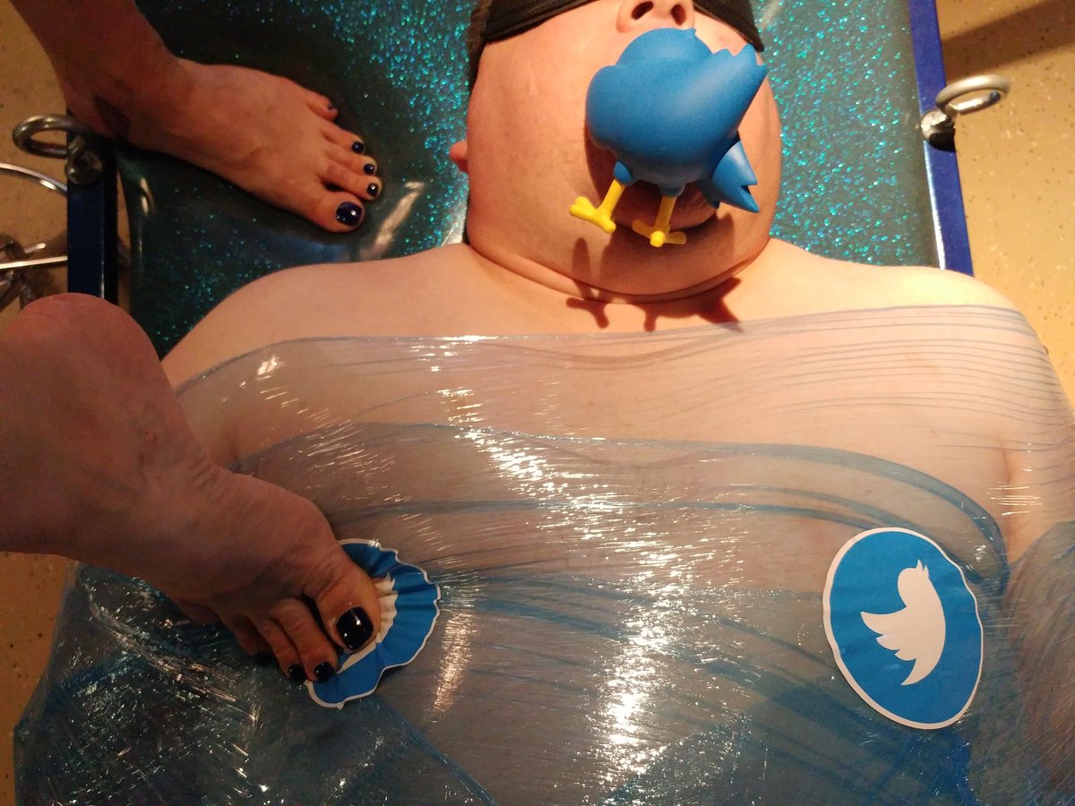 chicagomistress's tweet photo. @ElenaDeLuca @vinylsolution @juliesimone7 I think I found a way to control @JackSCyber tweets! #twittercontrol #themebondage #badtweeter #slavecontrol https://t.co/aUlCr1CdsM